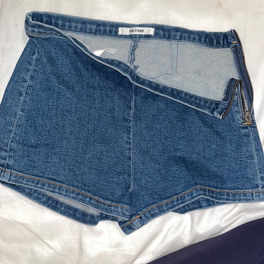 GRLFRND Fitted Zip Up Jean Shorts Size 26